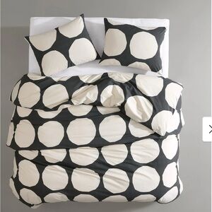 Marimekko Kivet QUEEN DUVET COVER W/2 KING SHAMS ORIG 280.00 NO OFFERS
FREE SHIP